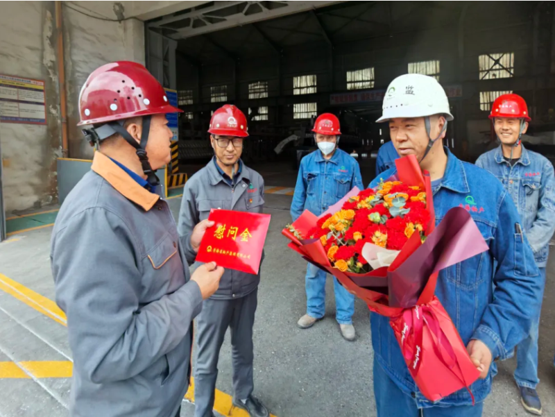 集團領導&ldquo;五一&rdquo;節前看望慰問新晉行業勞模