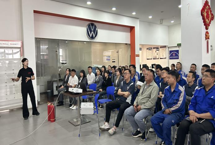 提升應(yīng)急能力 筑牢安全防線(xiàn)&mdash;&mdash;汽貿(mào)公司開(kāi)展消防應(yīng)急知識(shí)培訓(xùn)暨疏散逃生滅火演練活動(dòng)